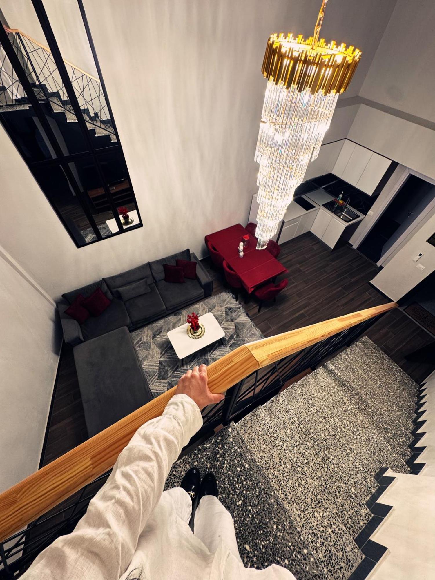 Andor Luxury & Duplex Kryemëdhej