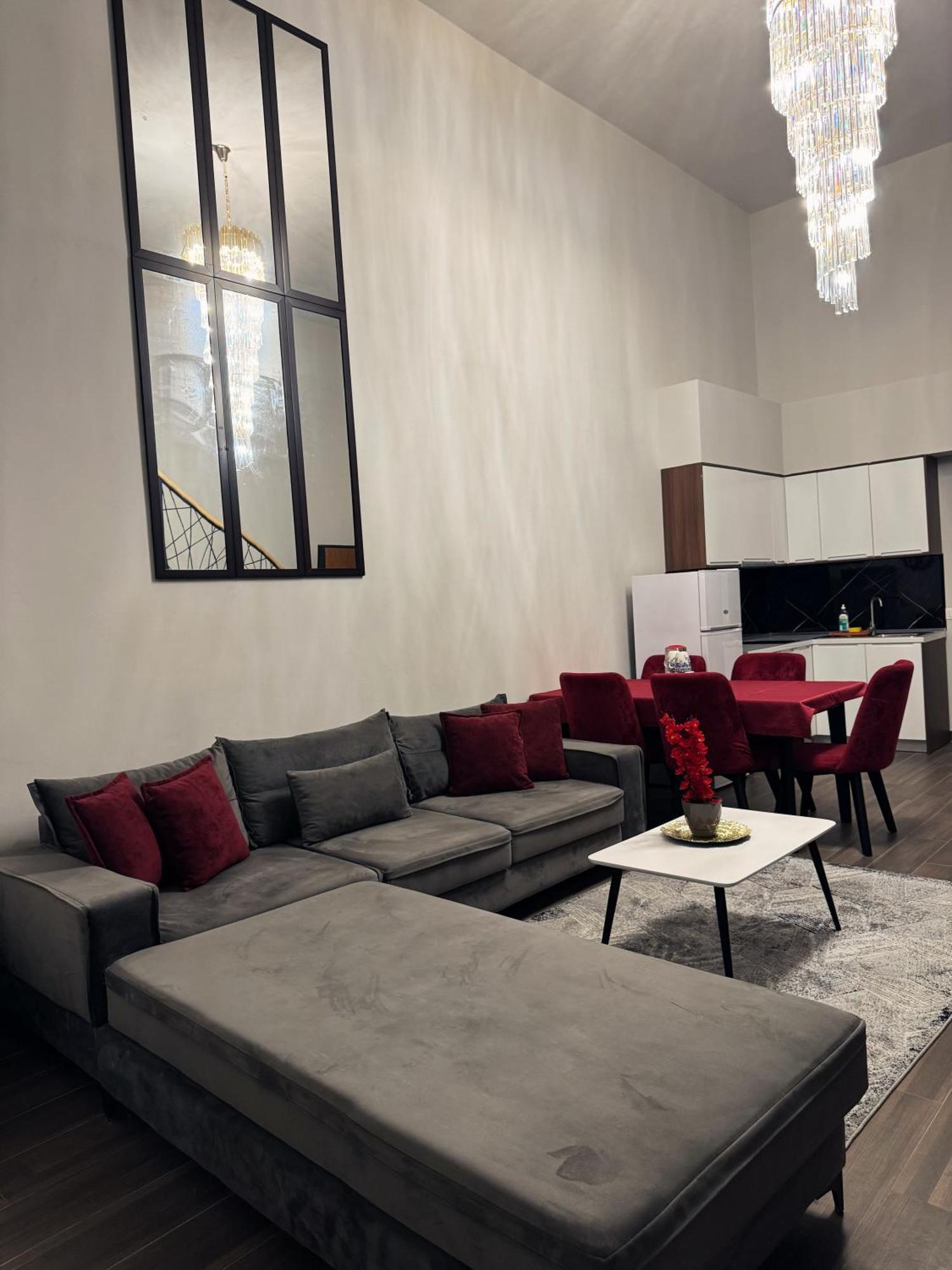 Andor Luxury & Duplex Kryemëdhej